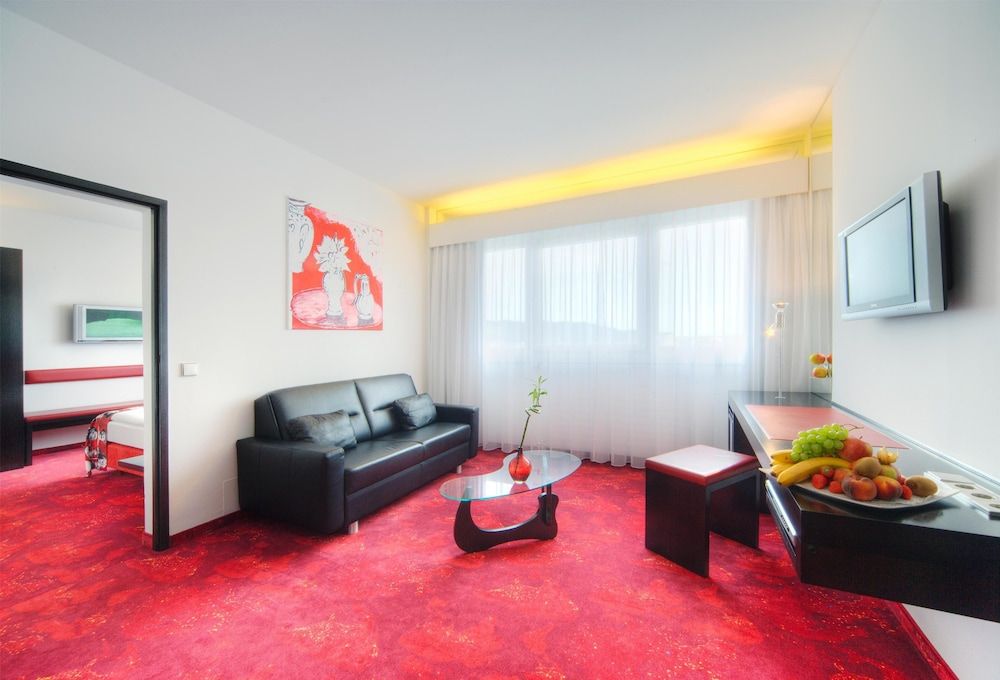 ARCOTEL Nike Junior Suite 8