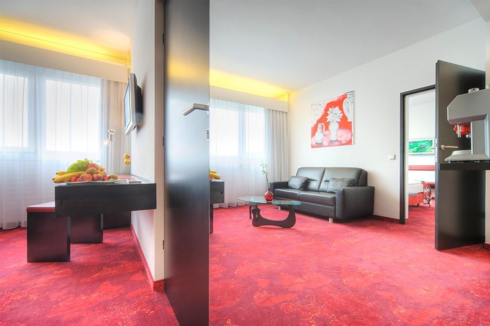 ARCOTEL Nike Junior Suite 11