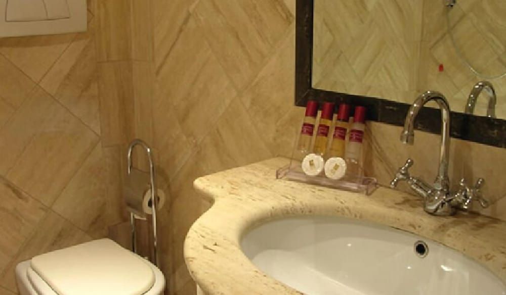 undefined Colosseo Studio Suites 7