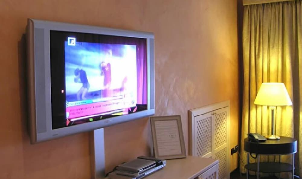 undefined Colosseo Studio Suites 6