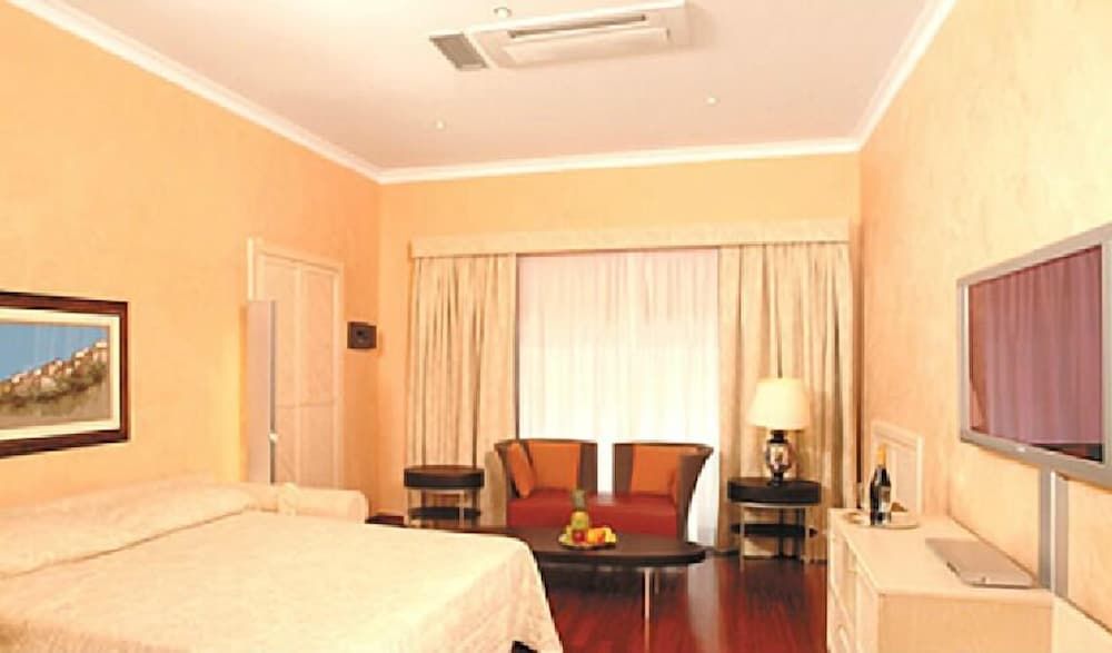 undefined Colosseo Studio Suites 8