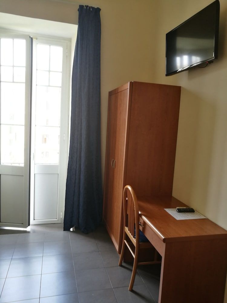 Palma Residences In Rome Basic Double or Twin Room, 1 Double or 2 Twin Beds 18
