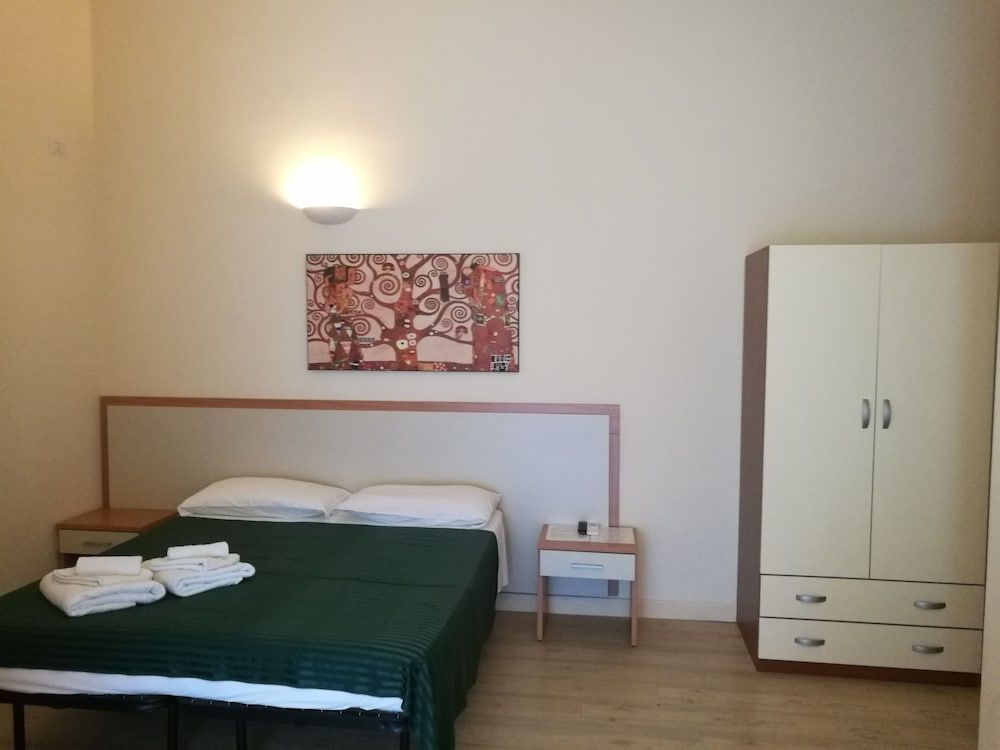 Palma Residences In Rome Basic Double or Twin Room, 1 Double or 2 Twin Beds 7