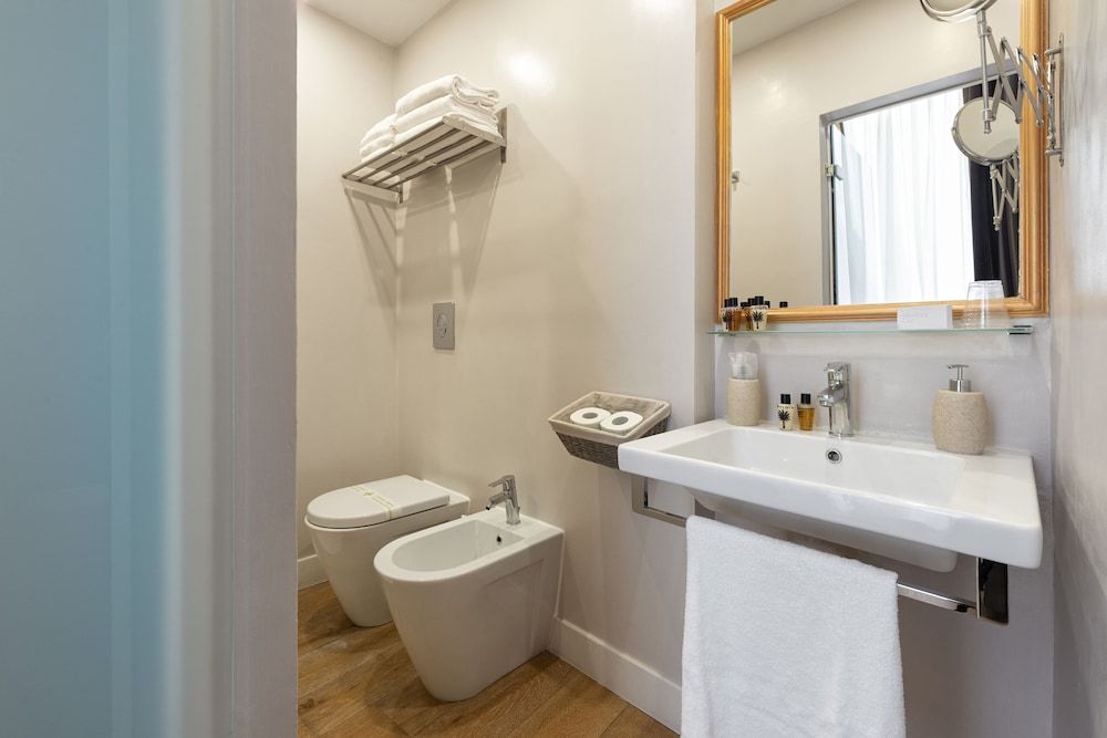 Le Suite Del Barone Classic Room, City View 4