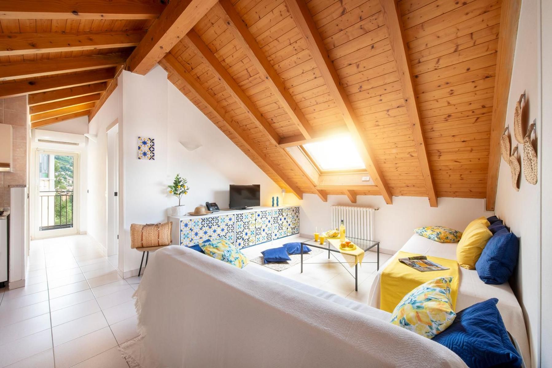 One-Bedroom Apartment with Lake View (4 Adults)