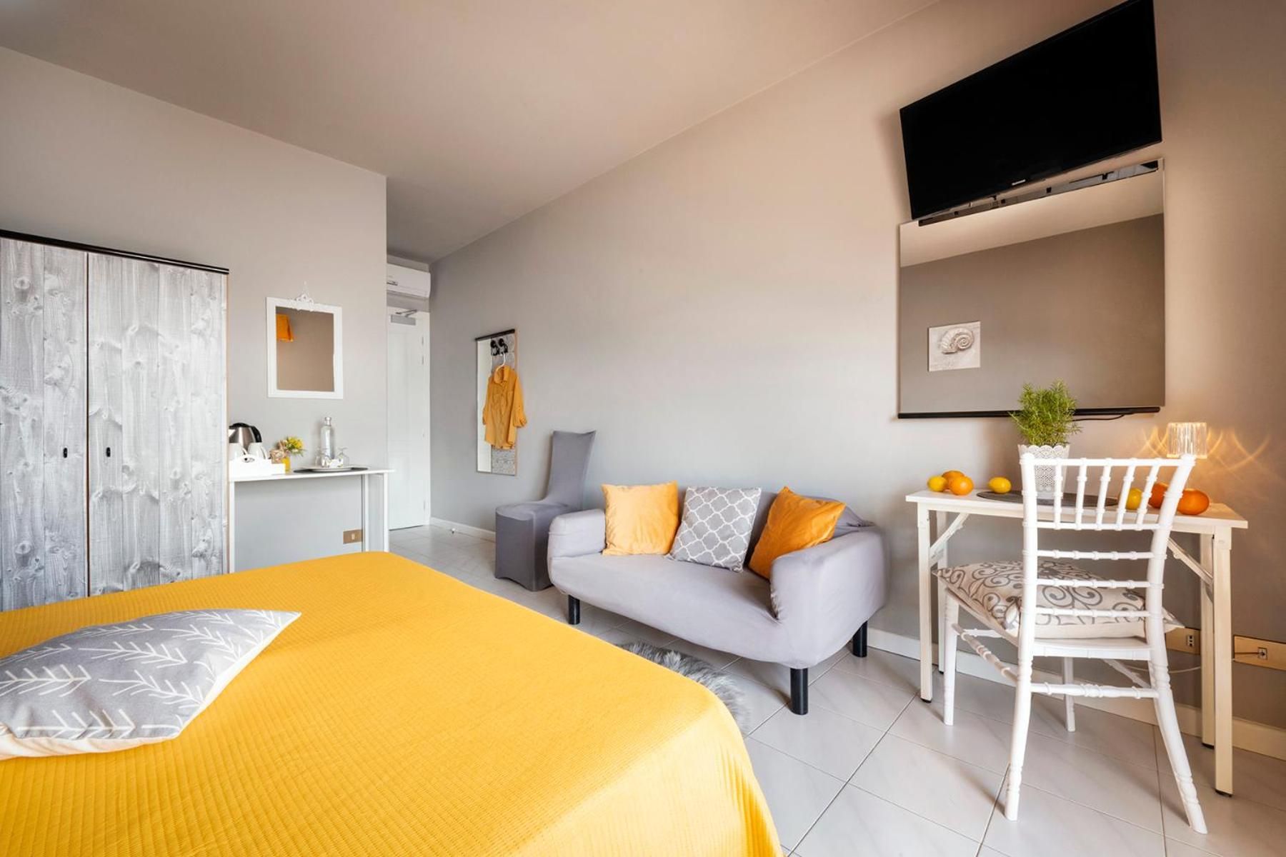 Triple Room with Lake View