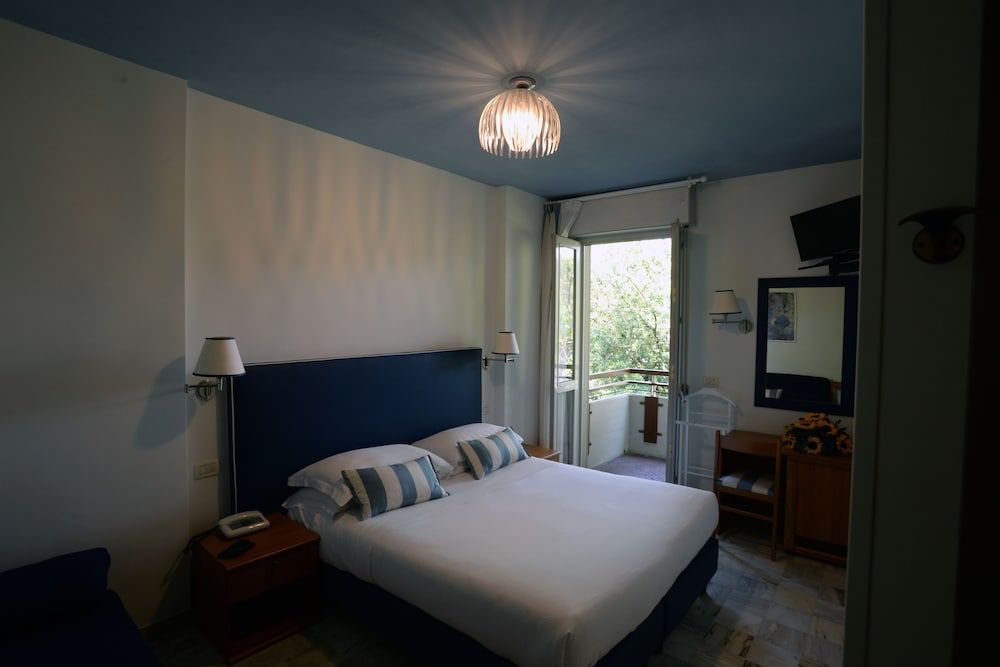 Camera familiare con letto alla francese