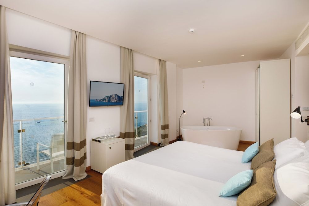 Junior Suite (Blue Capri)