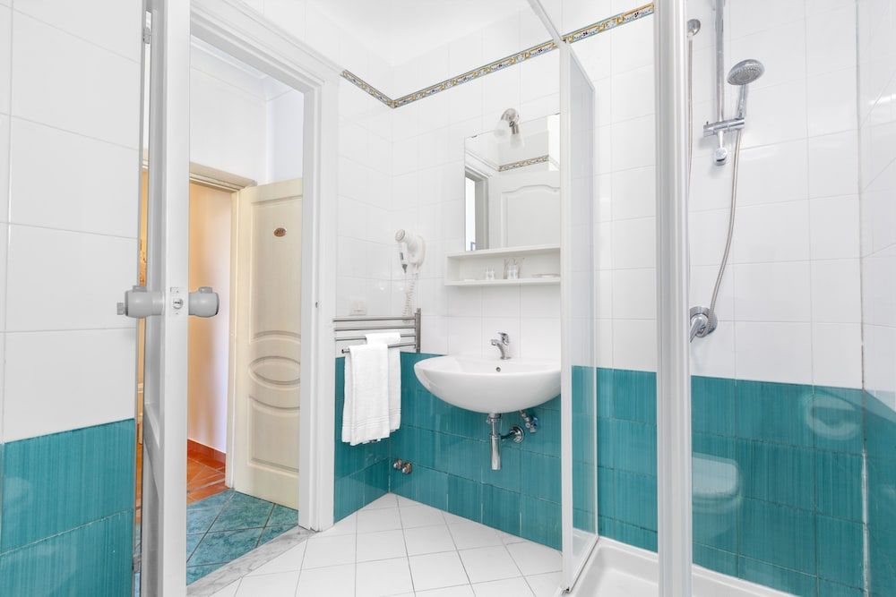 Hotel Herculaneum Superior Triple Room 5