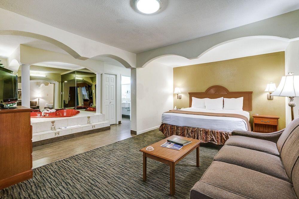 Suite, 1 King Bed, Non Smoking (Upgrade)