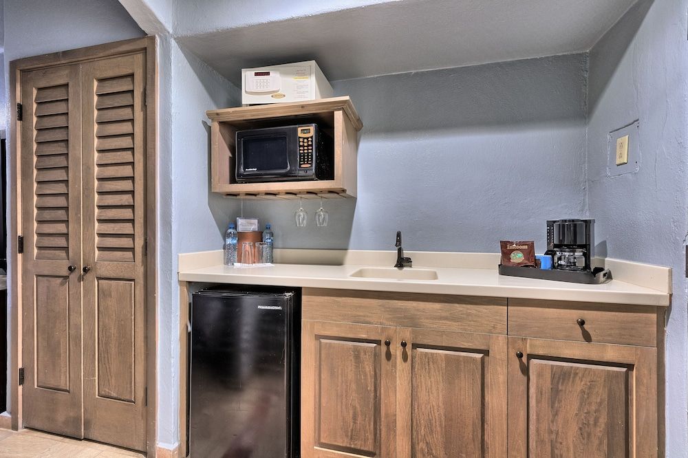 Peñasco del Sol Superior Suite Sea View with Balcony 2 Queen Beds 7