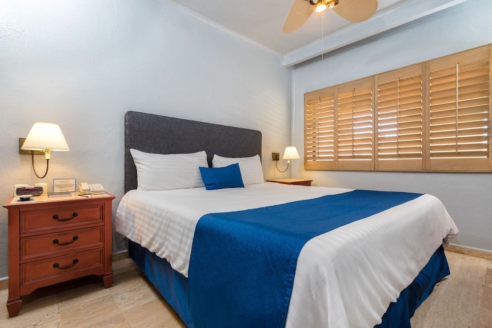 Peñasco del Sol Master Suite Ocean View with Balcony King Bed & Sofa Bed