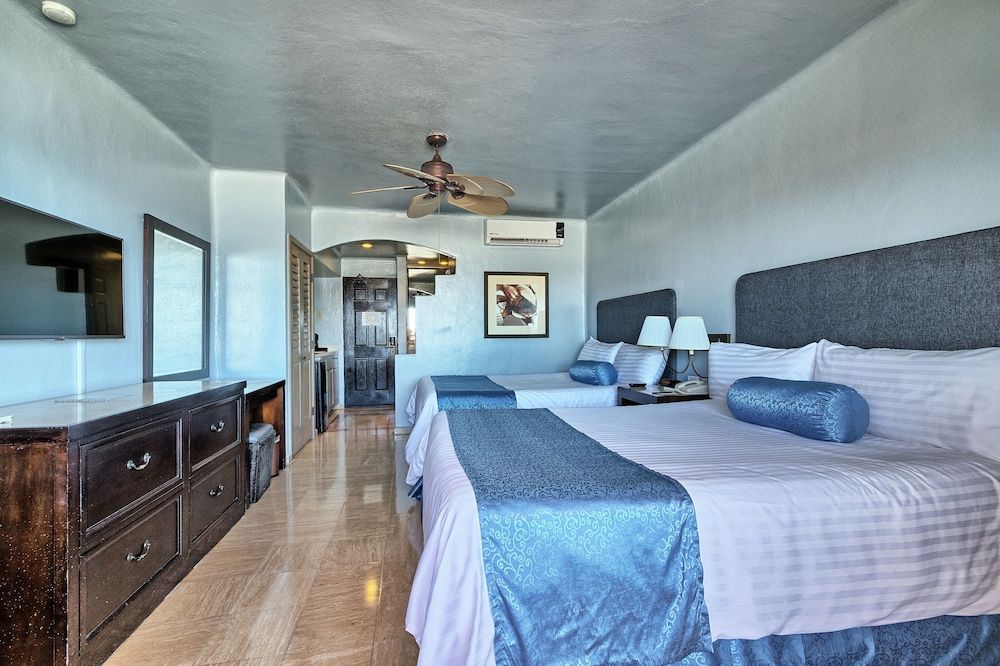 Peñasco del Sol Superior Suite Sea View with Balcony 2 Queen Beds 2