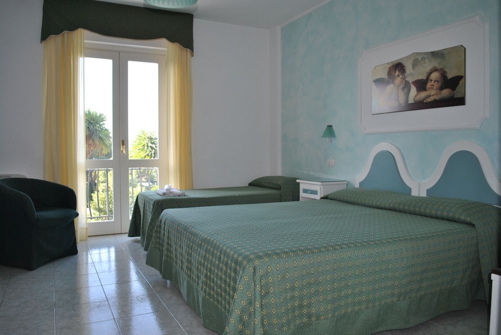 Elite Quadruple Room