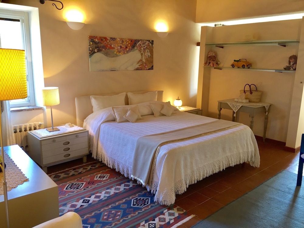 Luxury Villa, 3 Bedrooms, Hill View, Garden Area