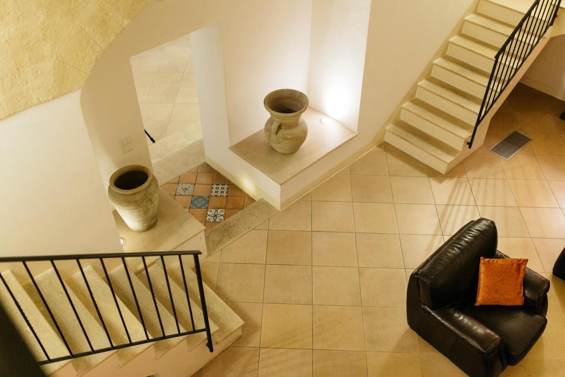 shared lounge/tv area