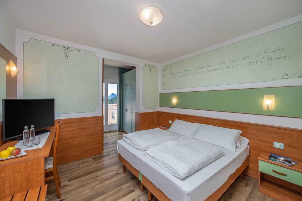 Standard Double Room, Balcony, Lake View