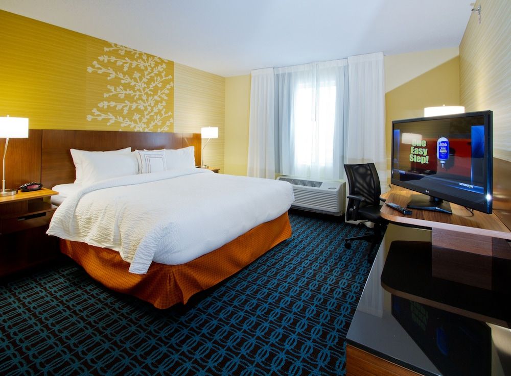 Executive Suite, 1 King Bed with Sofa bed (Mobility/Hearing Accessible, Tub)