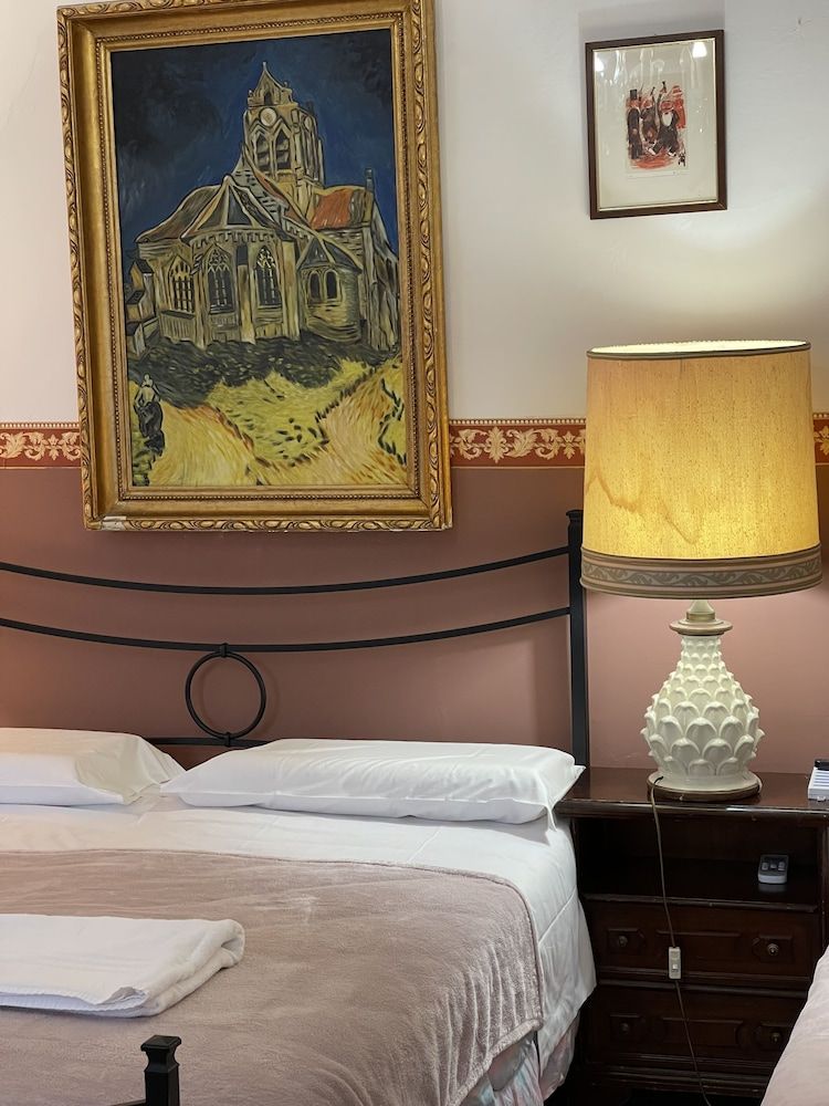 Princess Guest House Luxury Room, Shared Bathroom, Canal View 5