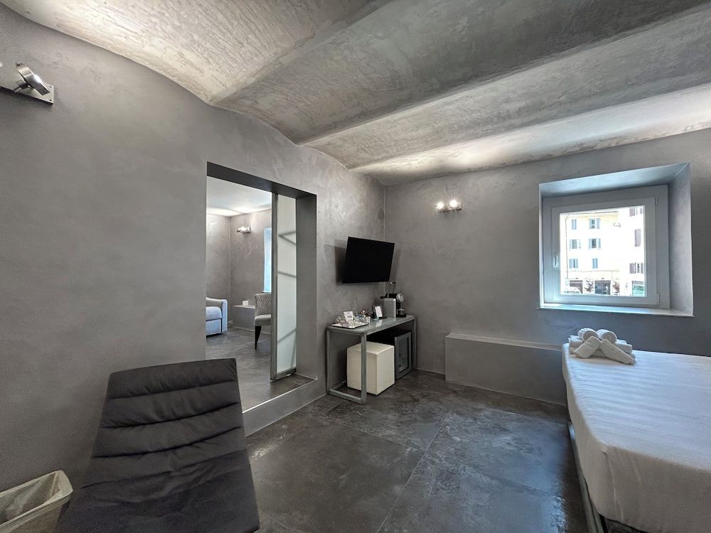 undefined Mama's Home Rome 4