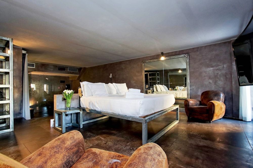 undefined Mama's Home Rome 2