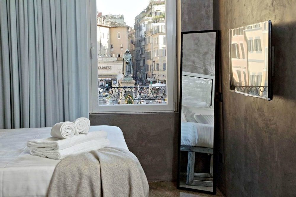 undefined Mama's Home Rome 5
