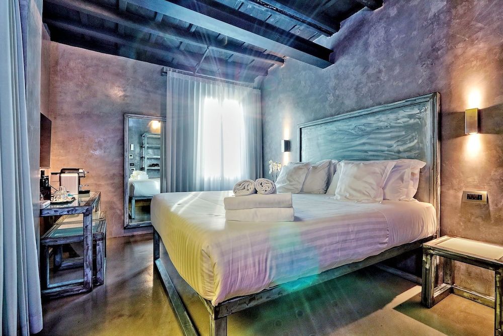 undefined Mama's Home Rome