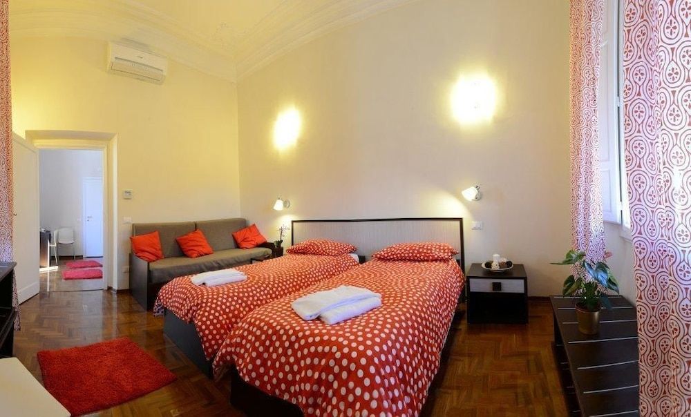 undefined B&B lady Florence 2
