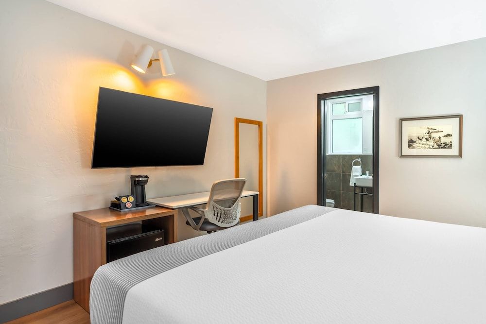 La Luna Inn, an Ascend Collection Hotel Standard Room, 1 King Bed, Non Smoking