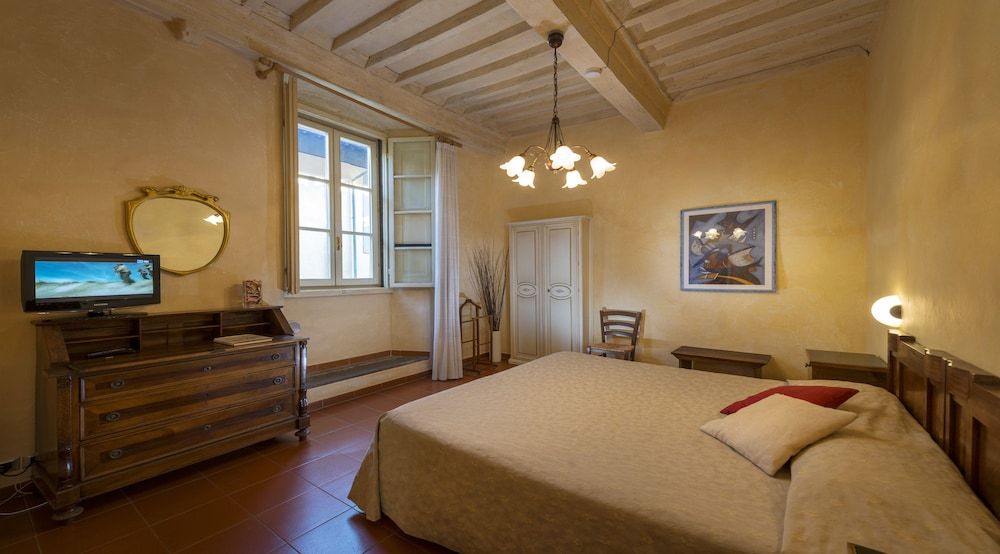 Hotel Italia Deluxe Double Room 2