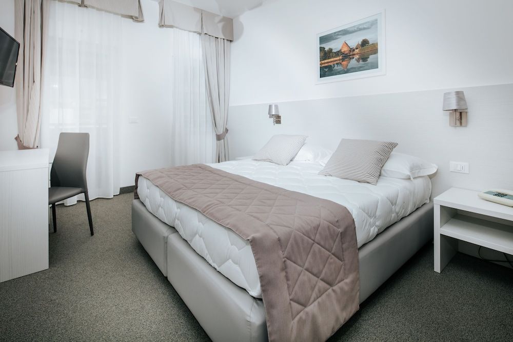 Quadruple Room, Connecting Rooms