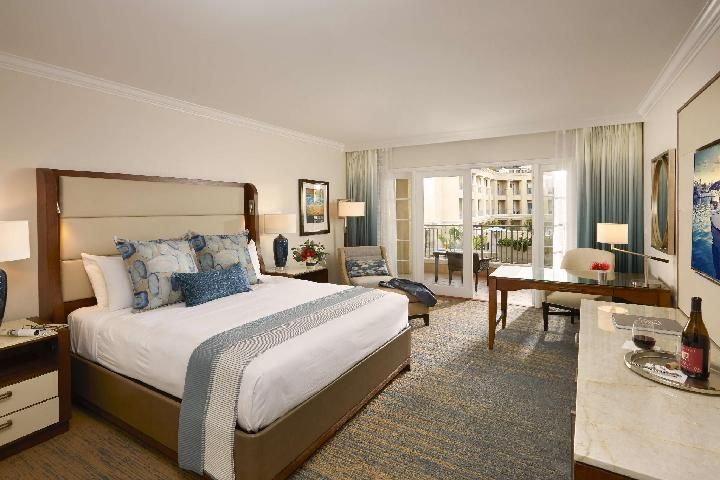 Balboa Bay Resort King Room with Courtyard View