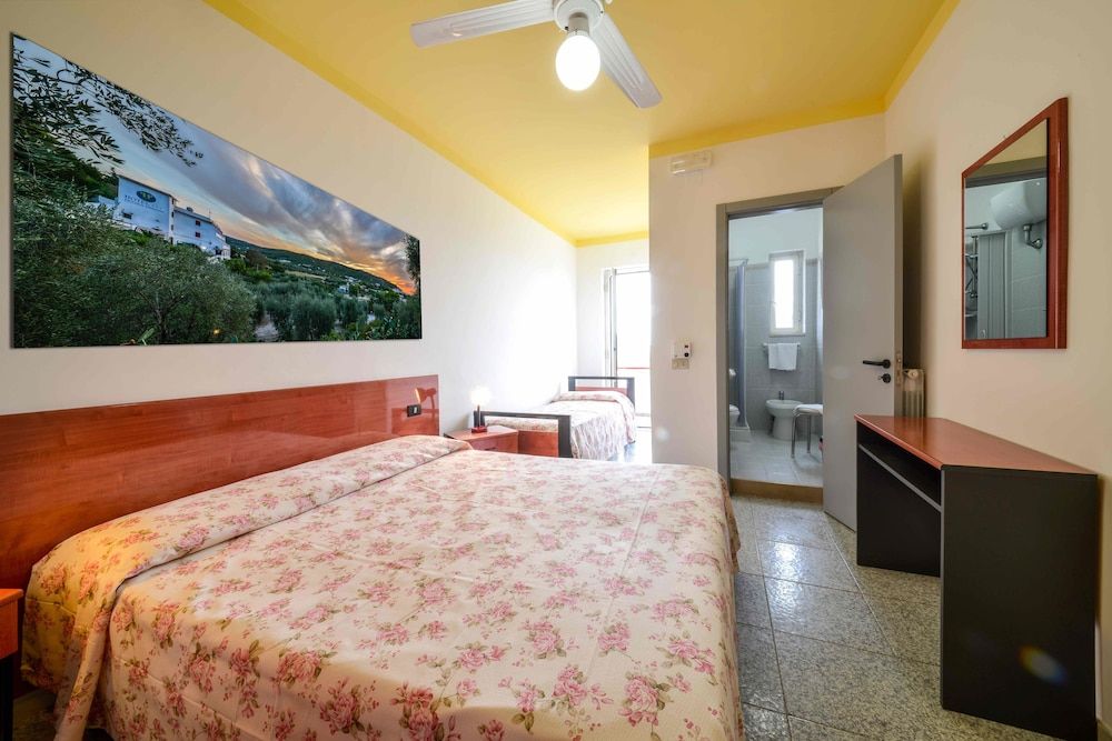 Hotel Piccolo Paradiso Double Room, Sea View 3