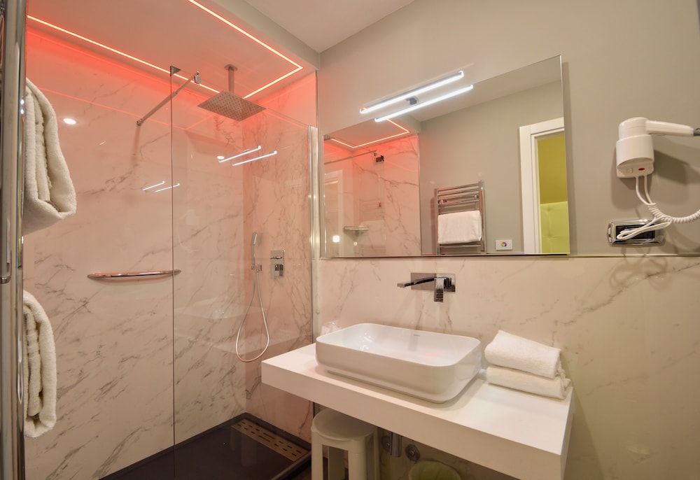 Hotel Montecarlo Comfort Room 6