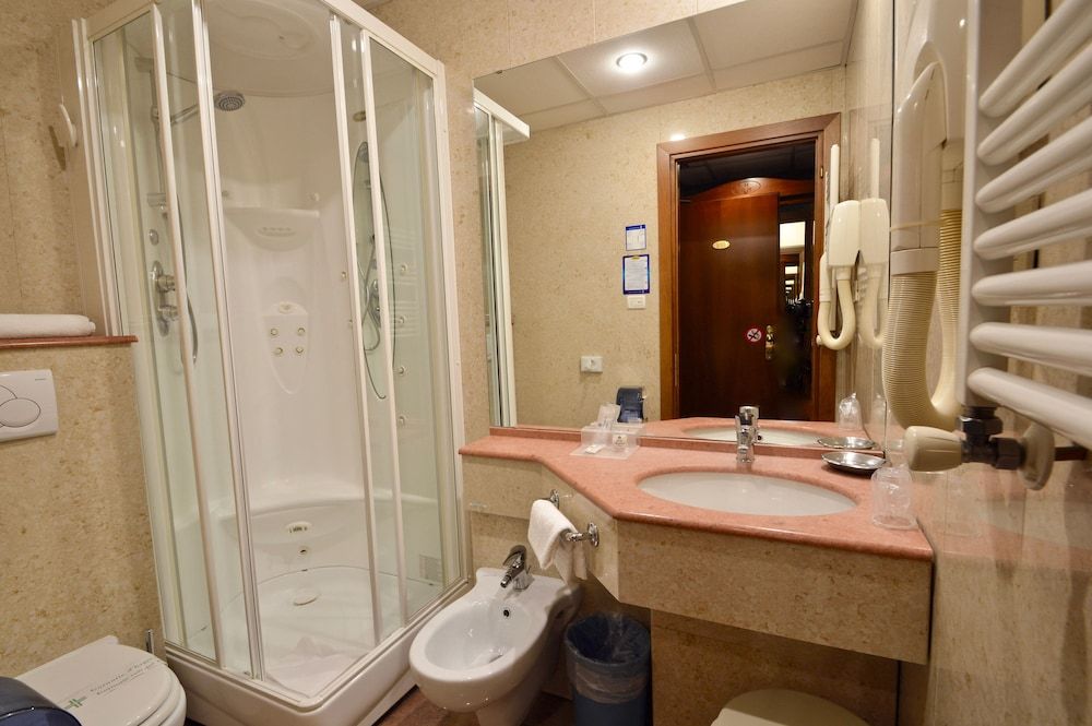 Hotel Montecarlo Superior Double or Twin Room (doccia idromassaggio) 4