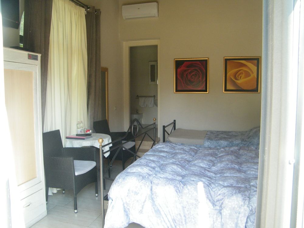 Comfort Triple Room, Garden View