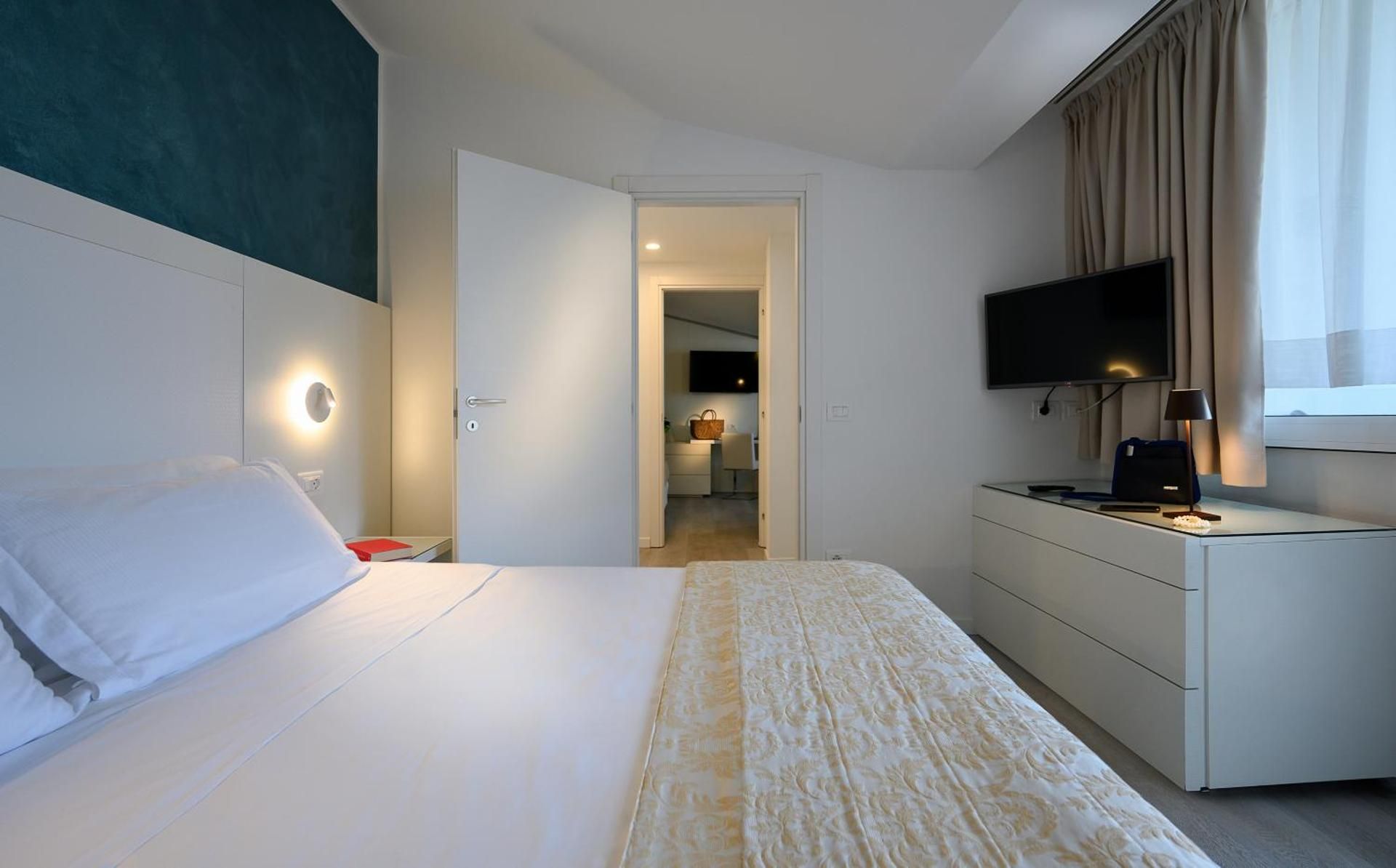 Deluxe Two-Bedroom Suite with Lateral Sea View