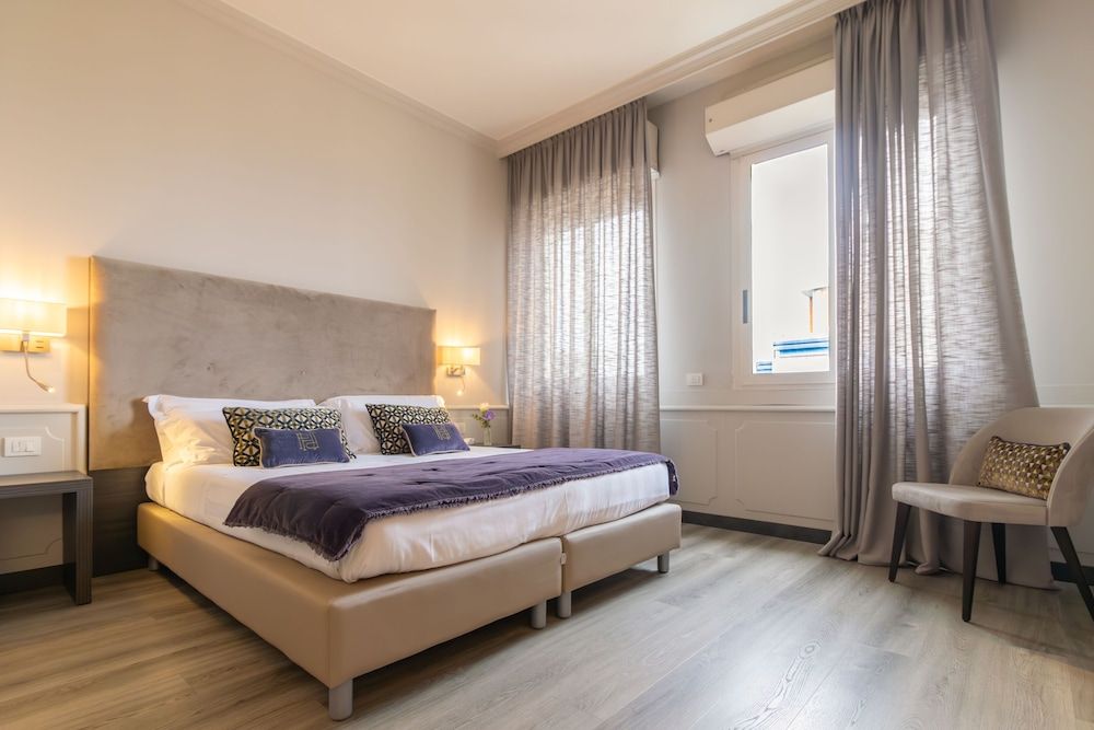 Junior Suite (Window)