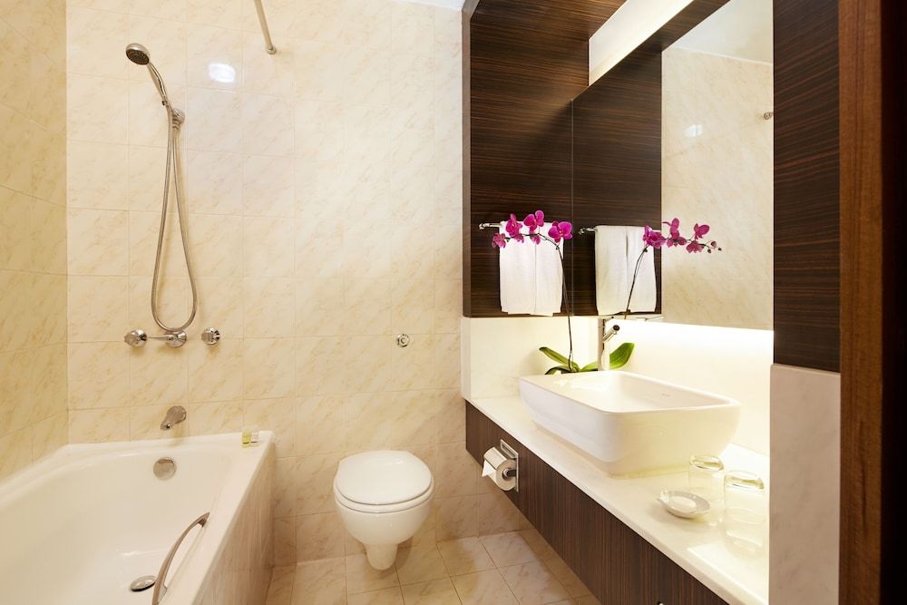 Village Hotel Bugis by Far East Hospitality Superior Room 8