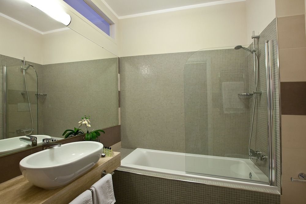 Seven Suites Standard Room 18