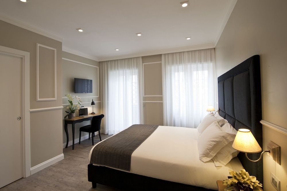 Seven Suites Standard Room 13