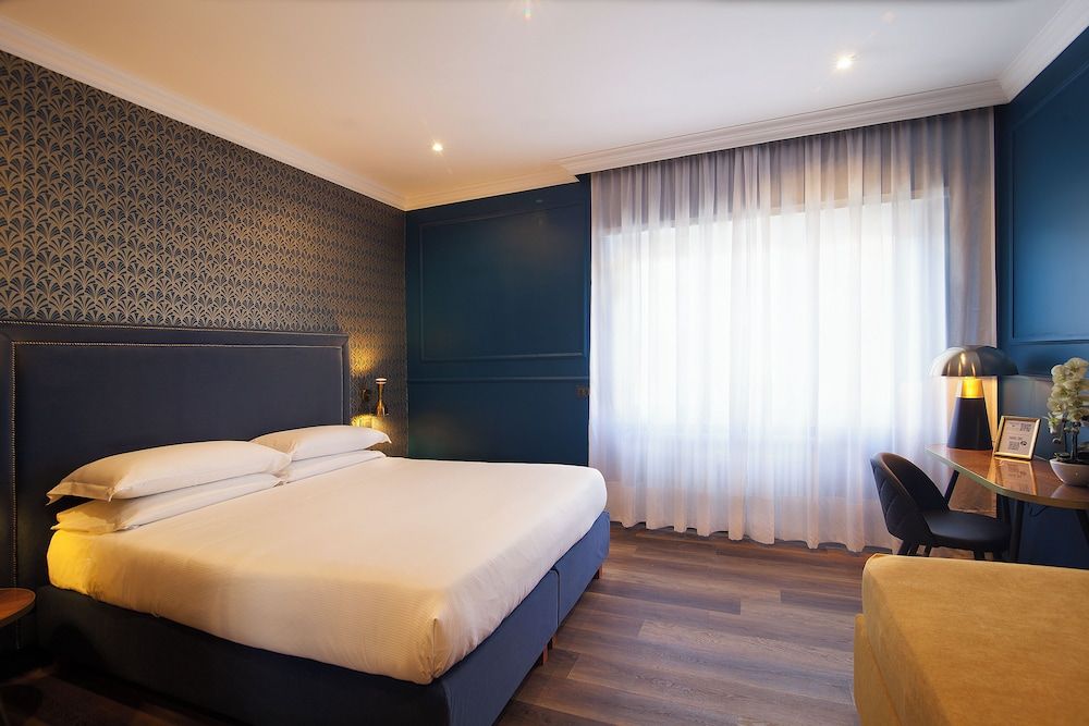 undefined Seven Suites 4