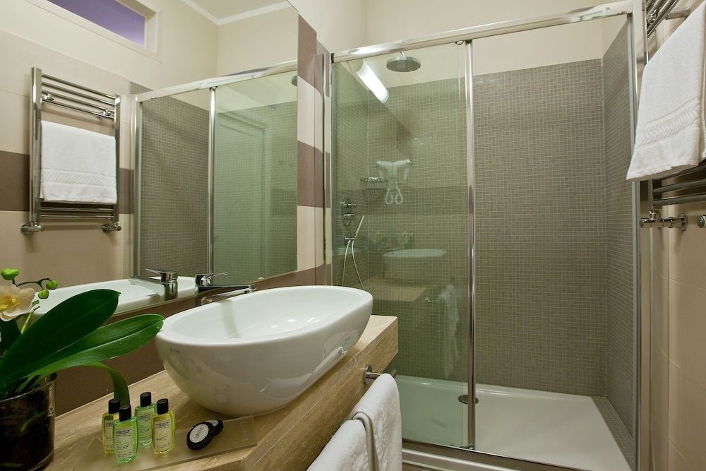 Seven Suites Standard Room 17