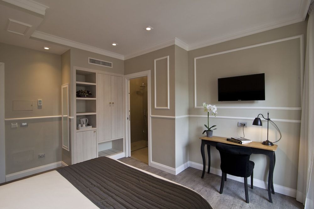 Seven Suites Standard Room 28