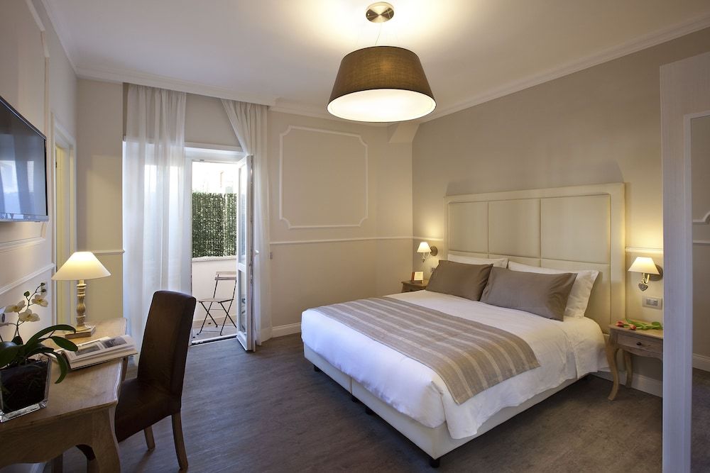 Seven Suites Standard Room 14