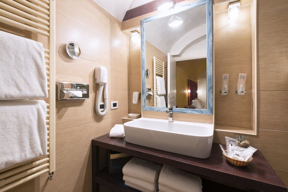 Relais Maddalena Romantic Double Room, 1 King Bed, Ensuite, City View 14