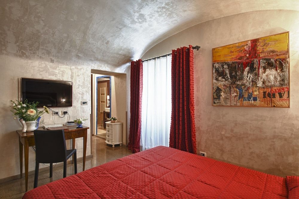 Relais Maddalena Romantic Double Room, 1 King Bed, Ensuite, City View 18