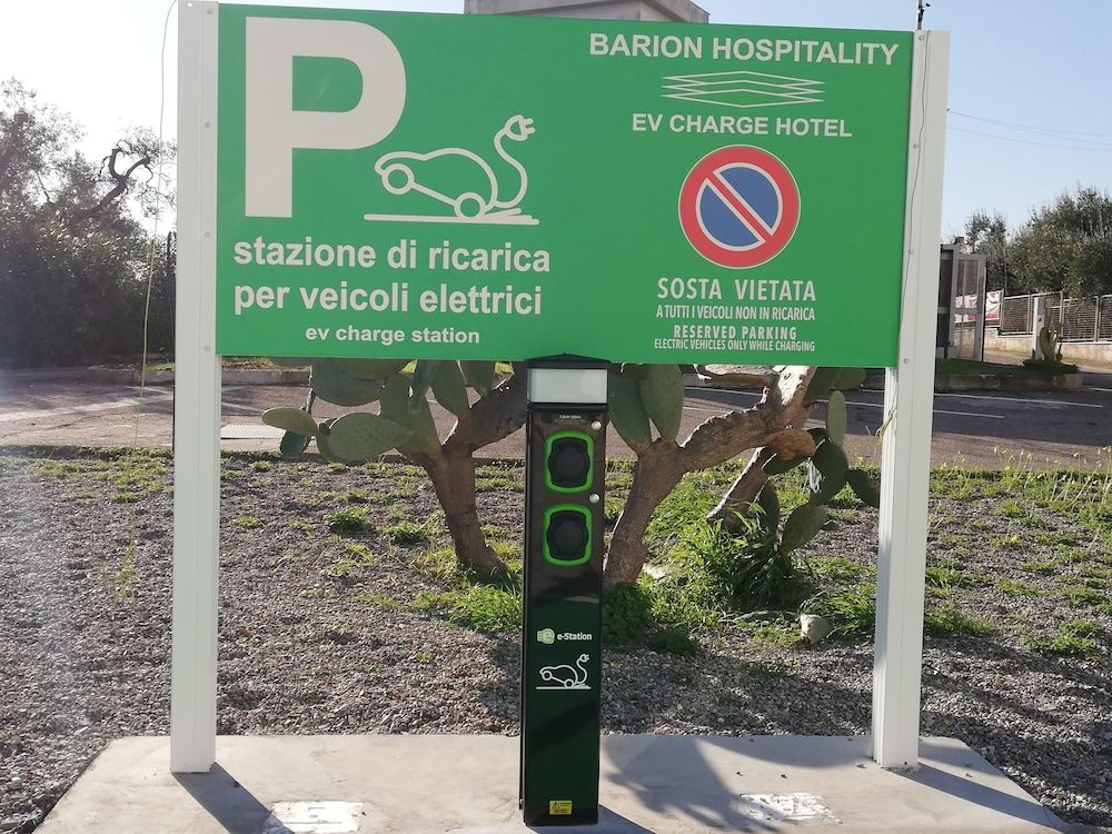 Electric vehicle charging station