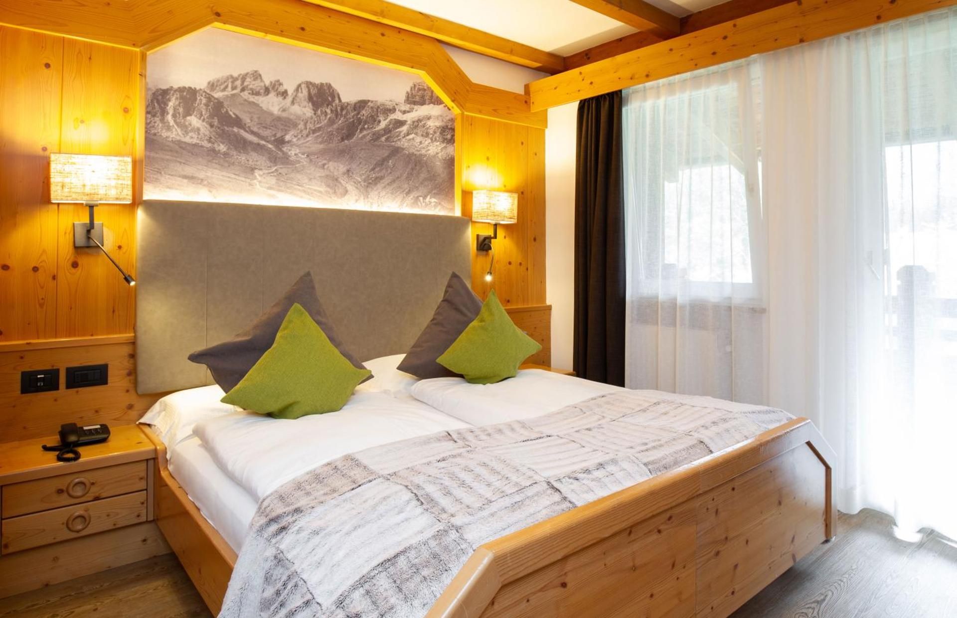 Deluxe Two-Bedroom Suite - Split Level