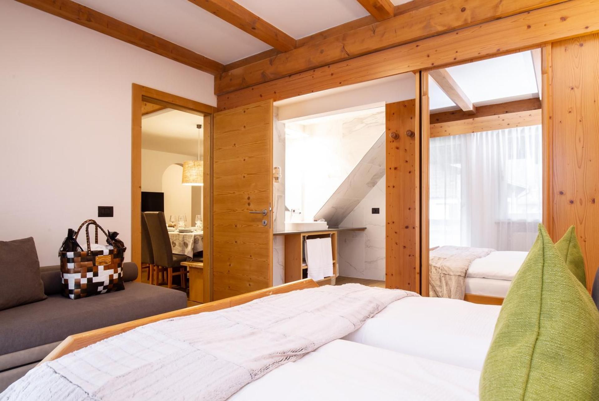 Deluxe Two-Bedroom Suite - Split Level